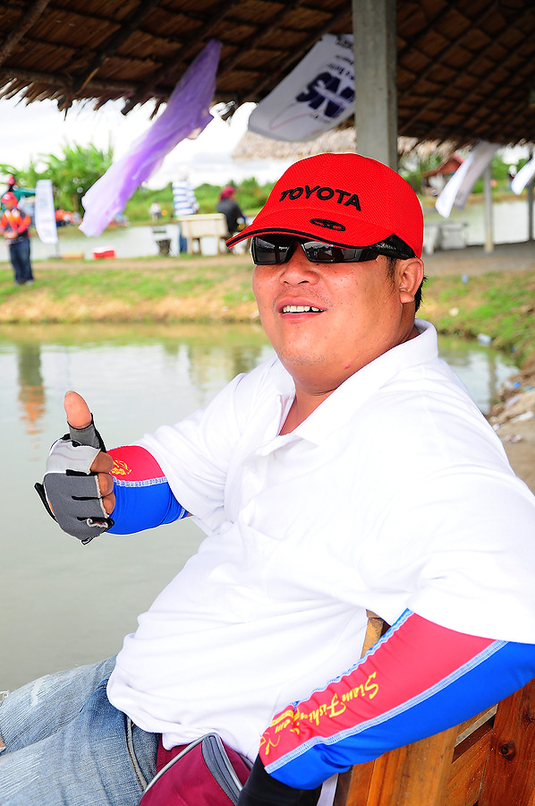 เดินมาเจอน้าบี้ ท่าจะรากงอกนั่งไม่