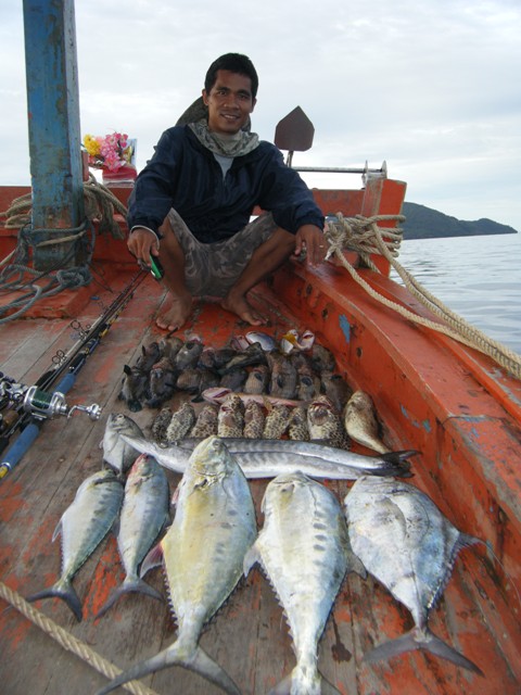 ถ่ายรูปปลารวมตอนเรือวิ่งเข้าฝั่ง :cheer: :cheer: