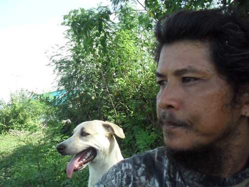 
       คุณตูบ  คุณว่าผมจะเล่นงานกับเจ้าช่อนไม้ไหนดี  แฮ่ๆๆ  อะไรนะแฮ่ๆๆ   สปินเนอร์เบทเหรอ  ชักเริ