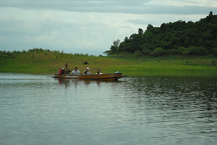 เรือนักท่องเที่ยว ถ่ายภาพครับ เจ้า