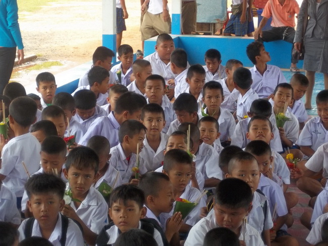 แถวนักเรียนชายครับ :cool: :cool: :cool: :cool: