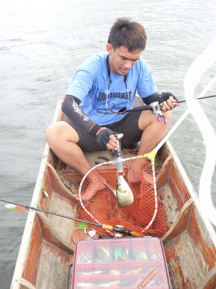ท้ายเรือถ่ายไปบ่นไป  5555  :laughing: :laughing: