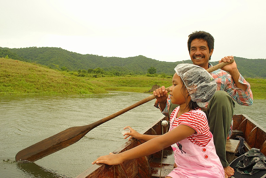 สุดสวยของผม กลัวที่ไหน ฝนฟ้า แย่งไต๋พายเรือทั้งวัน  :laughing: :laughing: :laughing: :laughing: