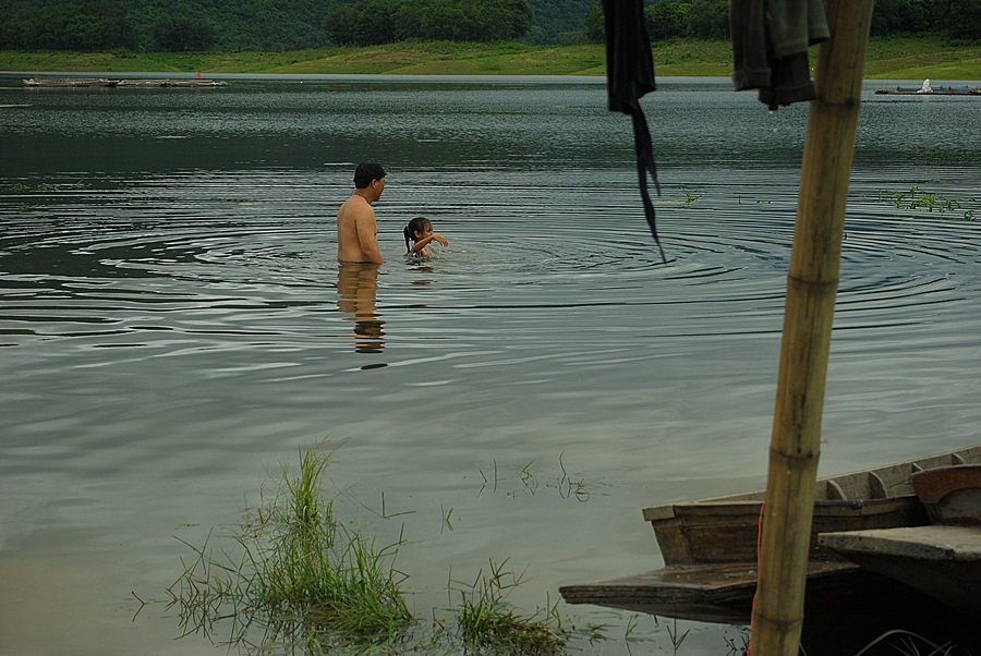 อันนี้ ลูกขอมาครับ อยากว่ายน้ำกับพ่อ  :sick: :sick: :sick: :sick: :sick: