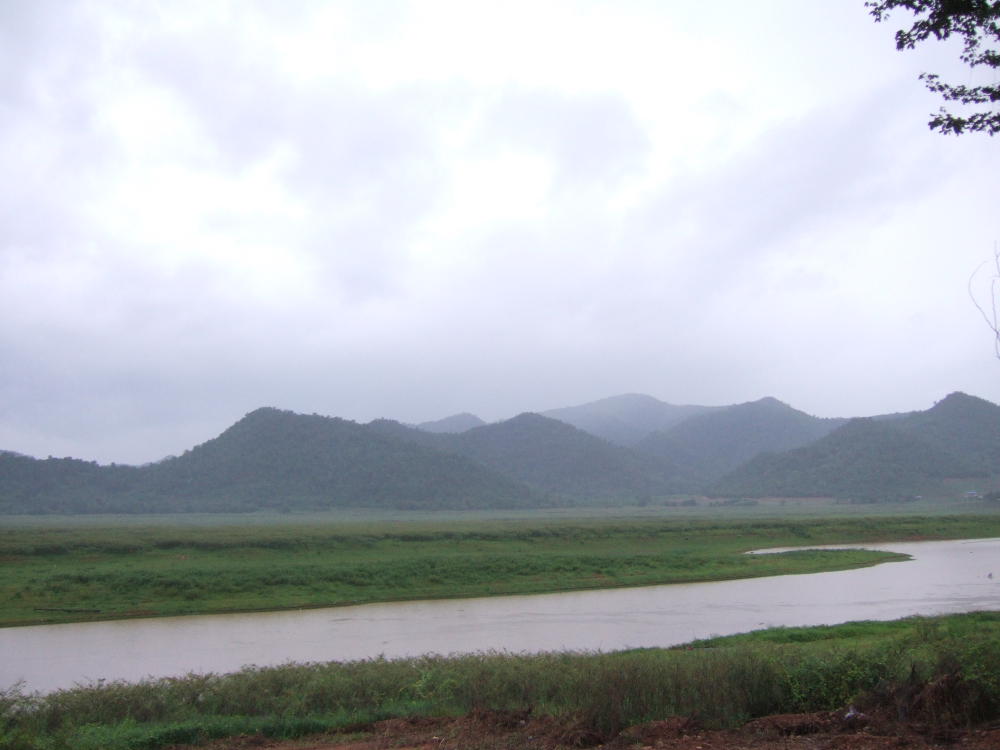  [b]อากาศครึ้ม เหมือนฝนจะตก[/b]