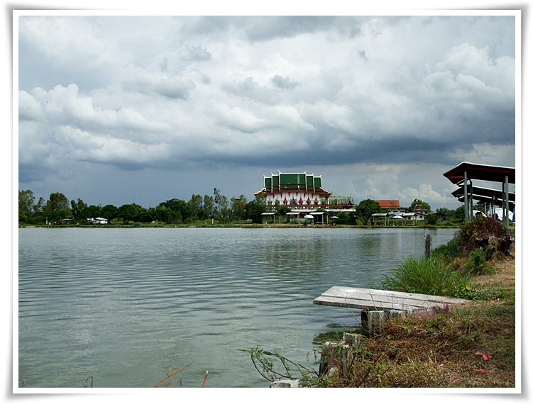 บรรยากาศบ่อยามเย็นครับ   :blush: