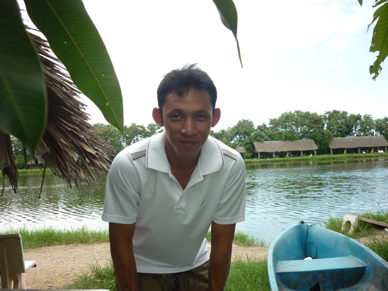 ได้ยินเสียงสวัสดีครับ....

อา.....หนุ่ม บี relax team  นั่นเอง เจ้าถิ่นส่งมาต้อนรับเราแล้ว :smile: