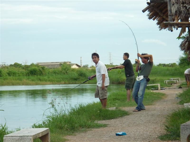 ดูตาอู๊ด  เขาทำหน้า  สงสัยจะตีจนเมื่อยวันนี้  :laughing: