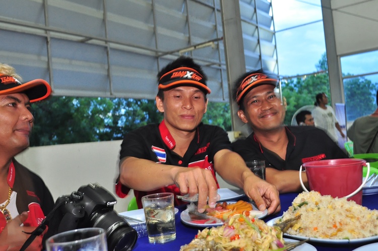 งานนี้มารถตู้กันเลย....
 :cool: :cool: :cool: