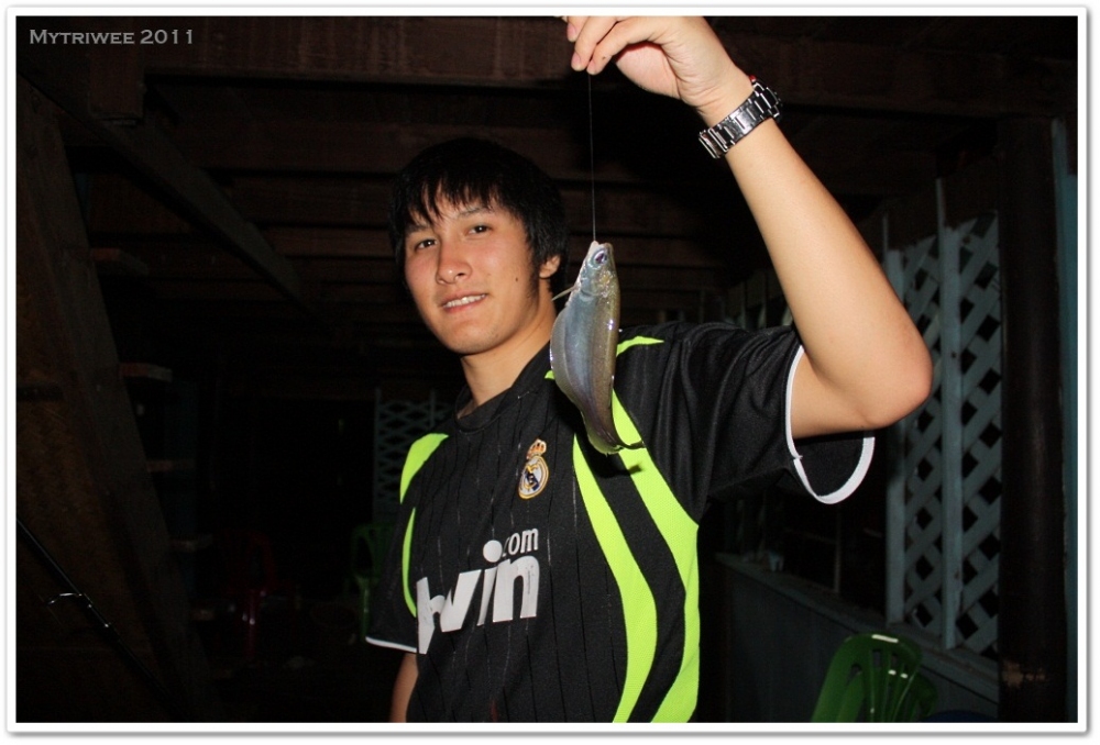 ในเมื่อคนมองเห็นได้ ปลาก็เห็นไส้เดือนเราเหมือนกัน :grin: :grin: