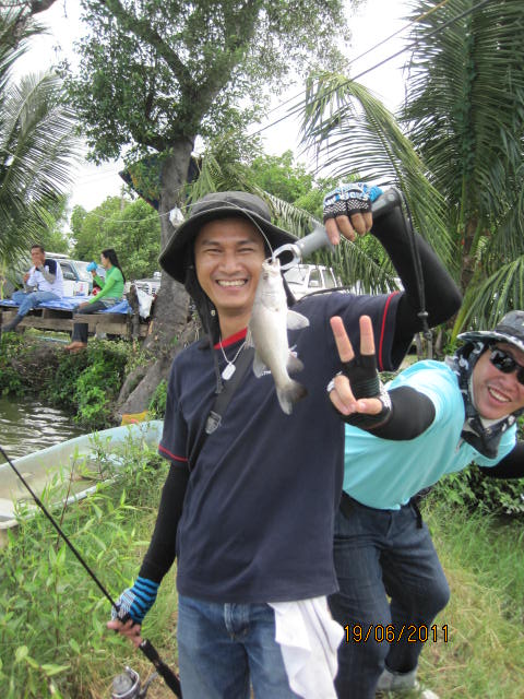 อันนี้ปลาท่านประธาน ดูเอาแล้ว กัน    :angry: :angry: 