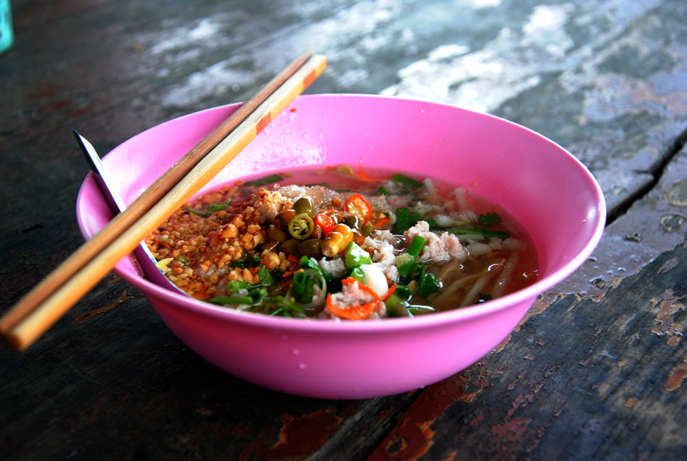 เมนูแนะนำคับจ้าวนายก๋วยเตี๋ยวเรือแท้ๆๆคับขายกันในเรือเรย


             :umh: :umh: :umh: [b]บะ ย