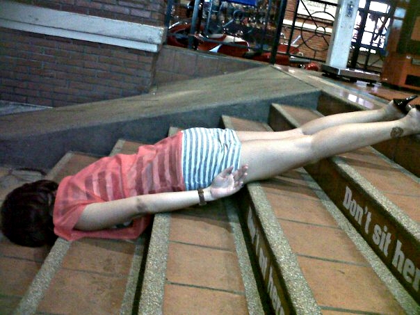 Planking คืออะไร?

Planking หมายถึง การทำท่านอนคว่ำหน้าลงกับพื้นโดยมีแขนทั้งสองข้างแนบข้างลำตัว โด