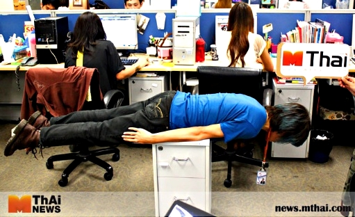 ขณะนี้ fanpage ของ planking บนเฟสบุ๊ค มีผู้คลิก like ถึง 317,565  

สำหรับในประเทศไทยก็ไม่น้อยหน้า