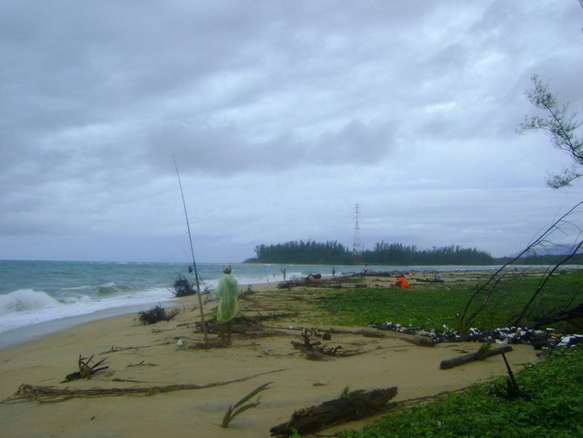 อันนี้ รูปแถม หาดปากร่อง สะพานสารสิน ช่วง ลมมรสุม เข้าใหม่ๆ เมื่อตอน 3 อาทิตย์ที่แล้ว 
แอบไป เช็คข่