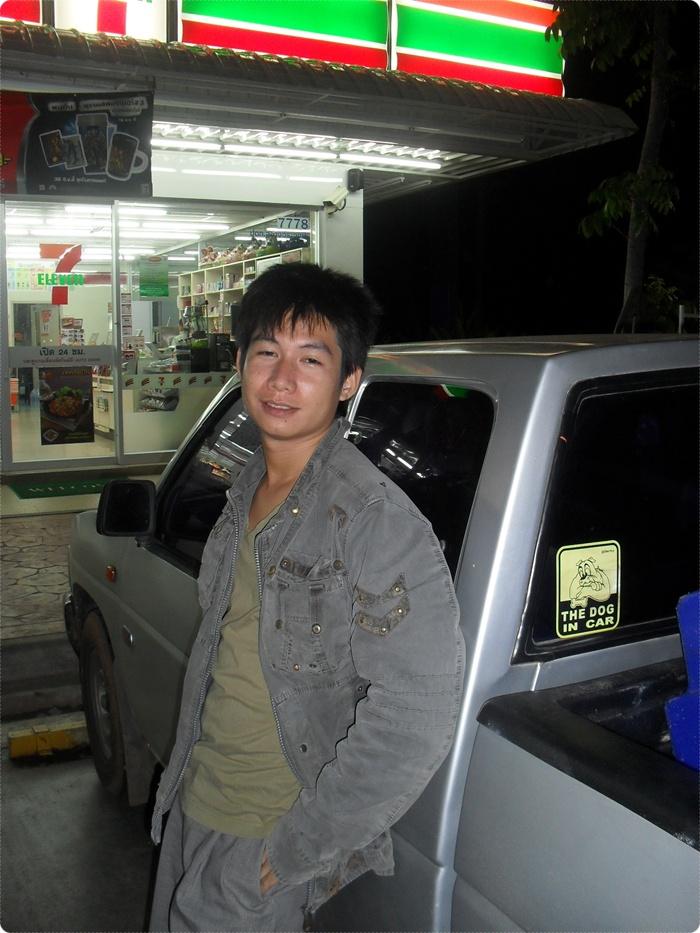 และก็กระผมเองคร้าบ  เหมือนยังไม่ตื่นมาเลย :laughing: :laughing: :laughing: :laughing: :laughing:

