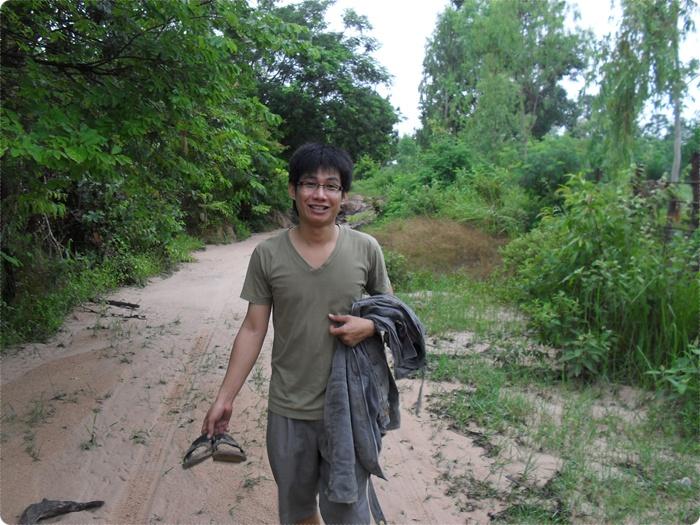 

ได้ออกแรงกันแต่เช้าเลย รถติดอยู่สักพัก ช่วยกันเข็นซะ จนได้เหงื่อเลย :laughing: :laughing: :laugh