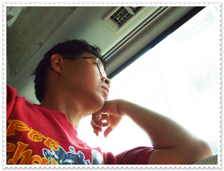 เส้นทางยังอีกยาวไกล ..ทำซึ้งไปก่อน   :laughing:   ..วันนี้ใส่สีแดงมา (คราวก่อนใส่สีเหลือง) ..เป็นงู 