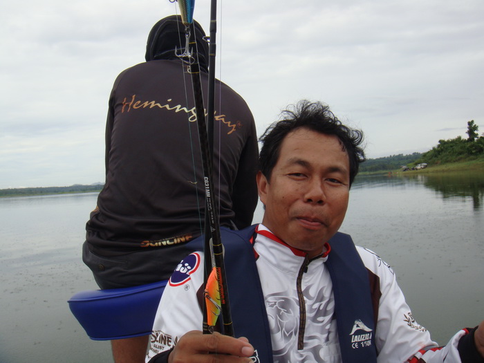 จึงกลายเป็น4คนในเรือ12ฟุต55โคตมันสุด