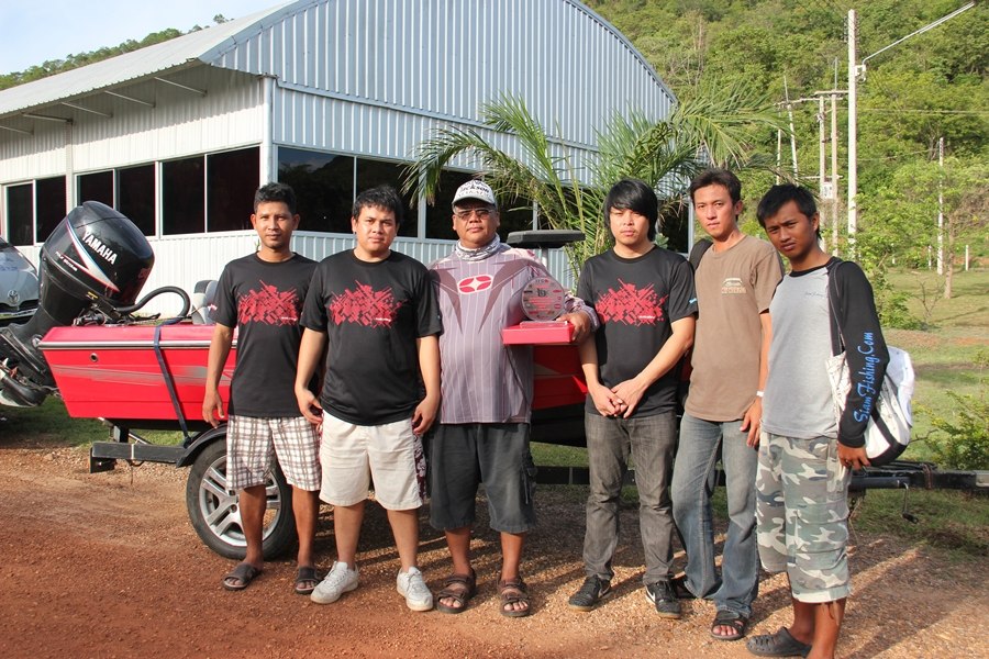 ร่วมยินดีกับลุงแดงครับ :cheer: :cheer: