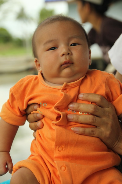 ผมมันพ่อมือใหม่ครับเพราะที่ผ่านมาเลี้ยงคนแรกในรูปน้องกานต์โบกมือนั้นละครับอีกสองส่งแม่เลี้ยงฮิฮิคนนี