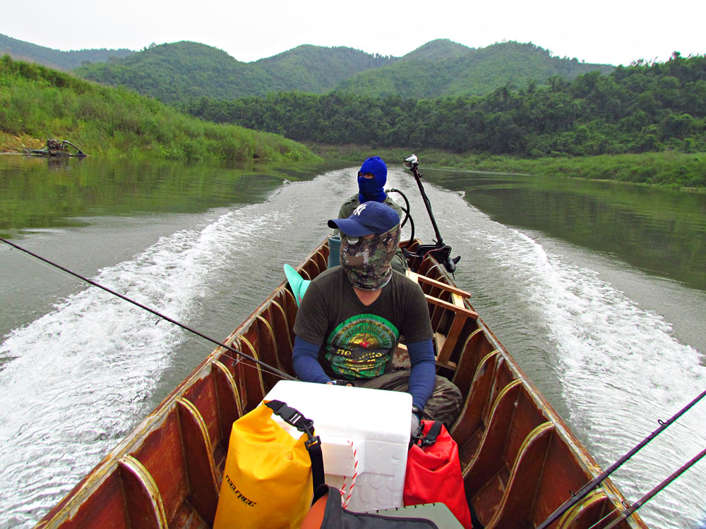  [b]ใช้เวลาล่องเรือกันพอสมควร น้าดาก็นั่งชมวิวไปเรื่อยๆ...มีความสุขสุดๆ[/b]