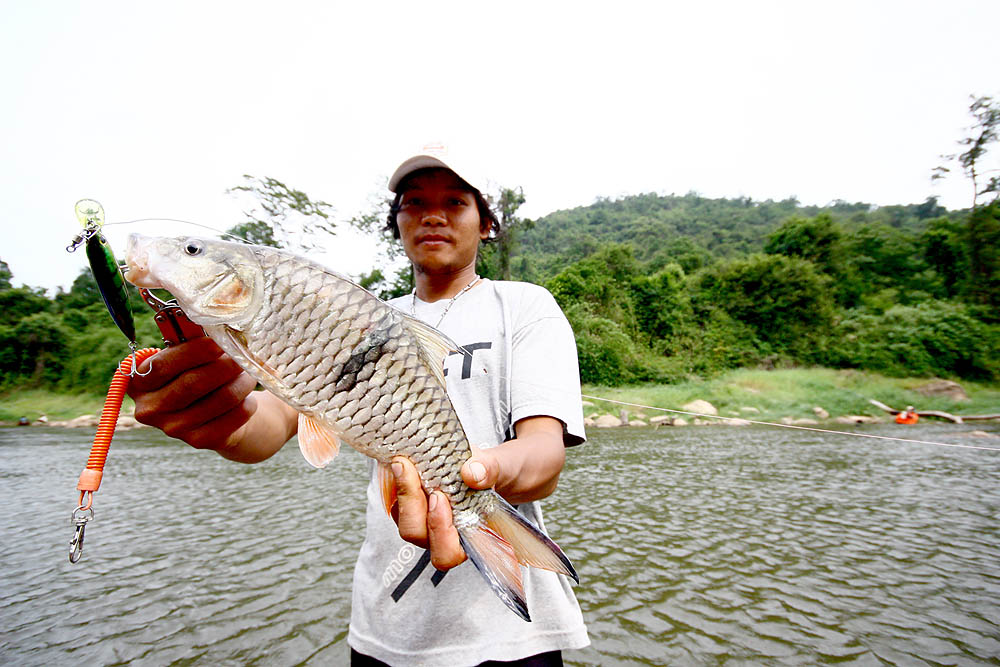 ไซร์เดียวกันกับฝั่งตรงข้ามที่ได้เมื่อครู่ที่ผ่านมา

 :cool: :cool: