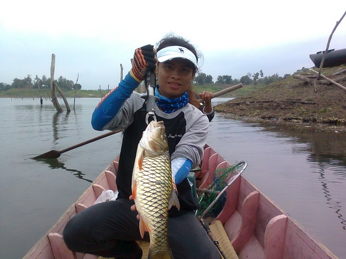 ขออิกภาพละกัน กระสูบตัวแรก ในชีวิตที่เขื่อนศรี 

ตกมาตั้งหลายปี ไม่เคยได้สักที ( ไซร์ แบบ นี้นะ )

