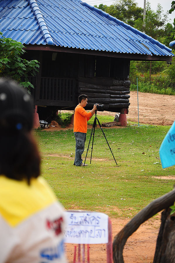 พี่เล็กเก็บภาพวีดีโอไปรอบๆ :grin: