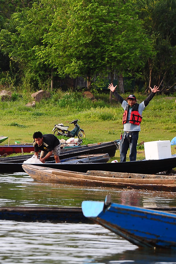 อ้าว...........น้าไร้ท์ยังไม่ออกไปอีกเหร