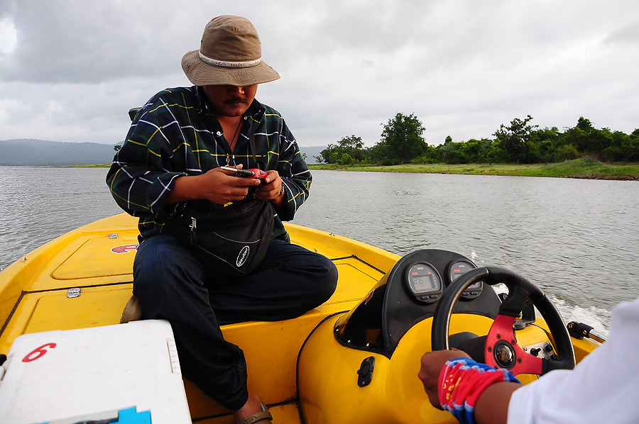 หันหน้าไปทางหน้าเรือไม่ได้เพราะลมพัดทำให้หนวดเสียทรงหมดเลยใช่ป่ะเพ่อ่ำ :laughing: :laughing: :laughi