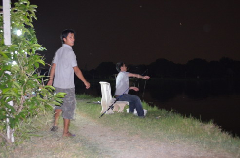 น้ากบกำลังอ่อย....เหยื่อเม็ดโดด :smile: :smile