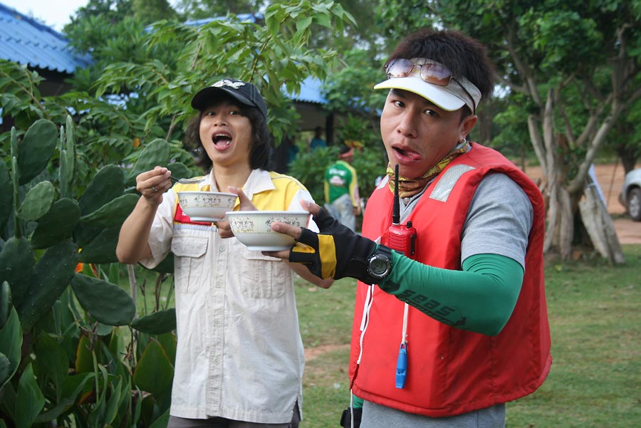 อ้าว....มาเจอสองเสือ........ :laughing: :laughing: :laughing:...กินเป็นเหมือนกันรึ... :laughing: :la