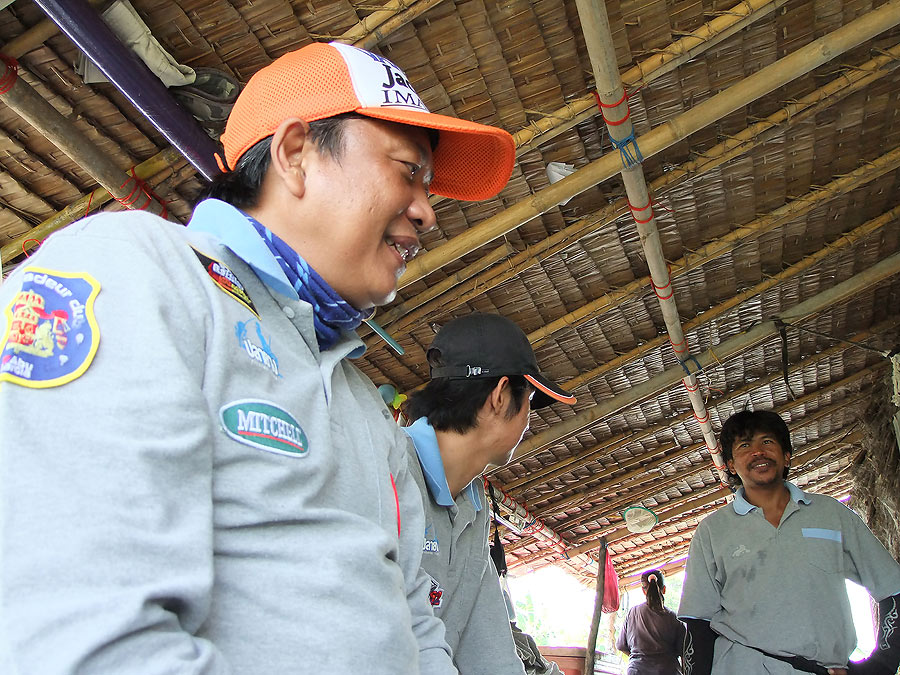 [b]ลุง ลุง ลุงยังอยู่เป็นเพื่อน ตาจิ๊บ อยู่เหรอ อิอิ[/b]  :laughing: :laughing: :laughing: :laughing