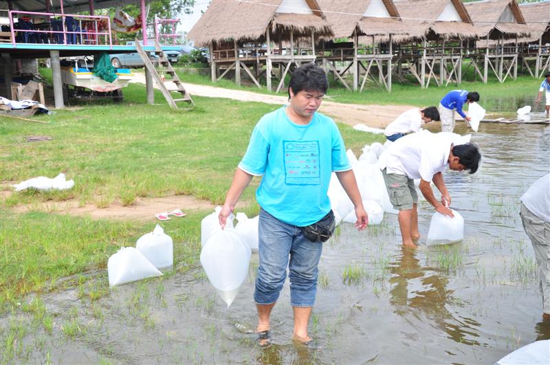 น้าบึ๊บเพิ่งออกกะดึกมาครับ ตาแทบลืมไม่ขึ้น  :smile: :smile: :smile: