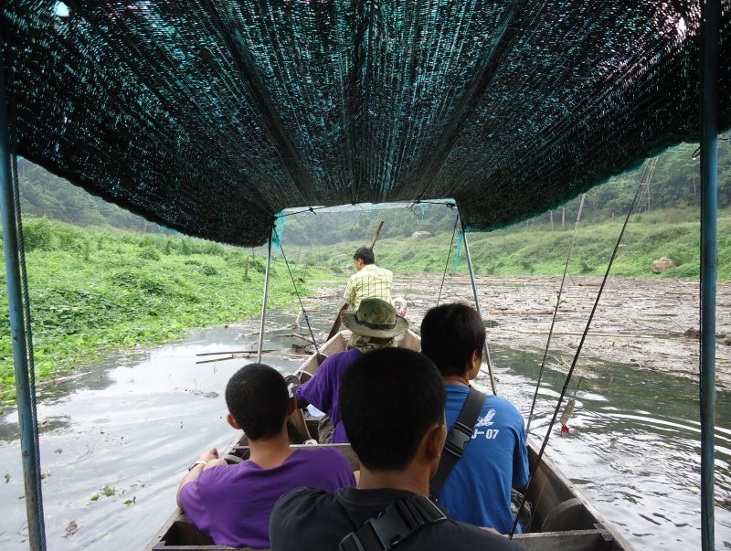 ด้านหน้าเรือก็เขี่ยตอกันเต็มที่เลยครับ