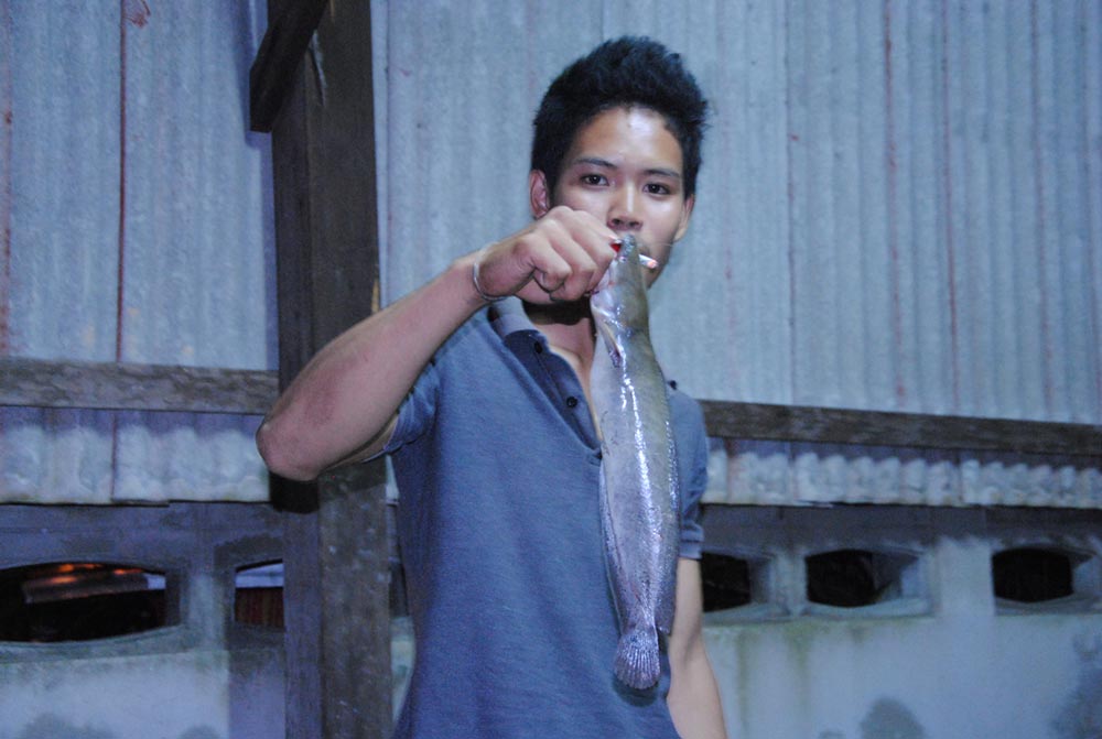 บุคคลนี้ ที่ขโมยปลา  :laughing: :laughing: