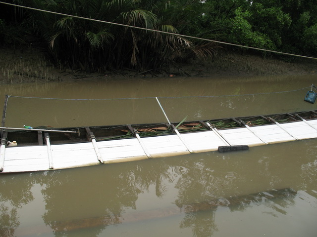 ใครรู้จักบ้างว่าเรืออะไร
ใช่เรือผีที่ชาวบ้านเขาเรียกกันหรือเปล่า
 :laughing: :laughing: :laughing: