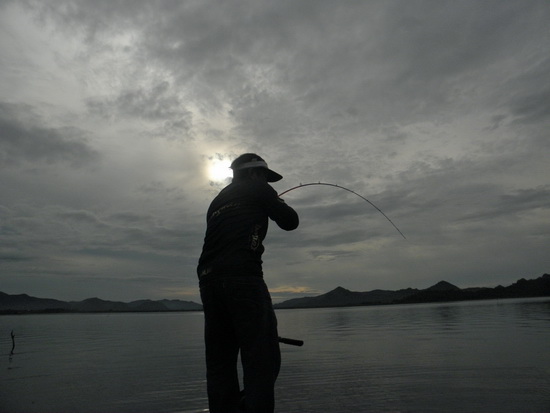 อยู่หัวเรือได้เปรียบสุด ตีก่อนได้ไงคร๊าบ  :angry: :angry: :angry: