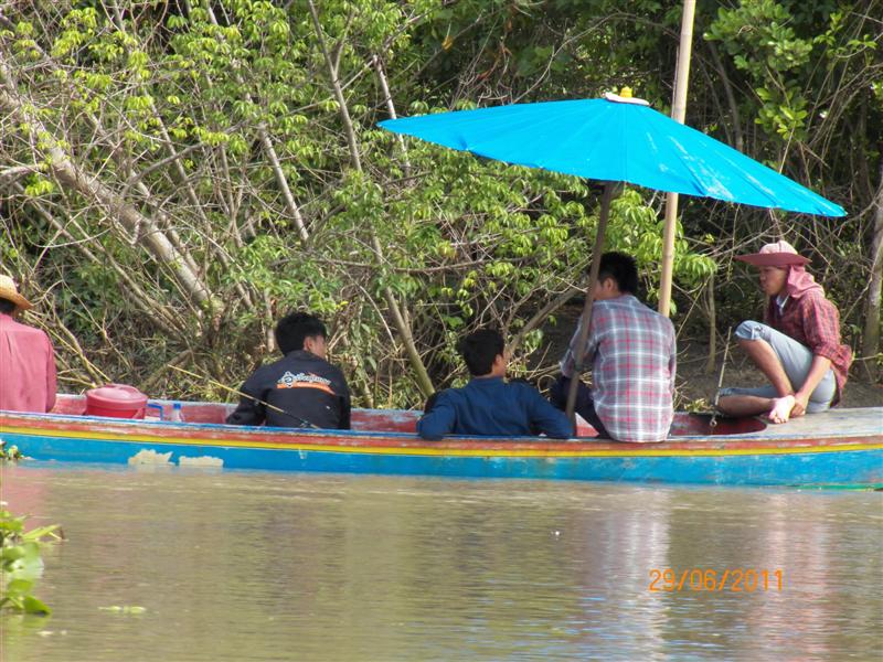 นี่เรืออีกกลุ่มนึงคับ ดูครึกครื้นดี :smile: