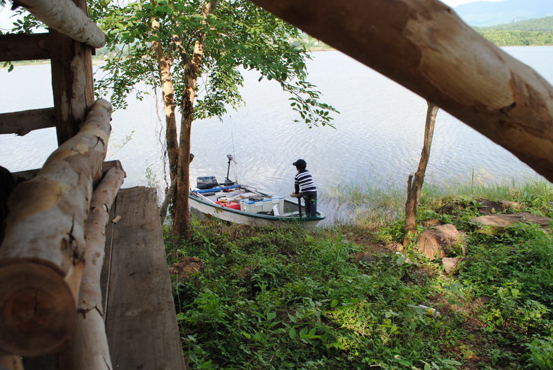เผลอแป๊บเดียว โปรเคน ลงไปที่เรือนู่นครับ
นี่เลย เหตุผลที่ผม ไม่กล้าหลับ ยามพักตอนเหนื่อยล้า  กลัวโป