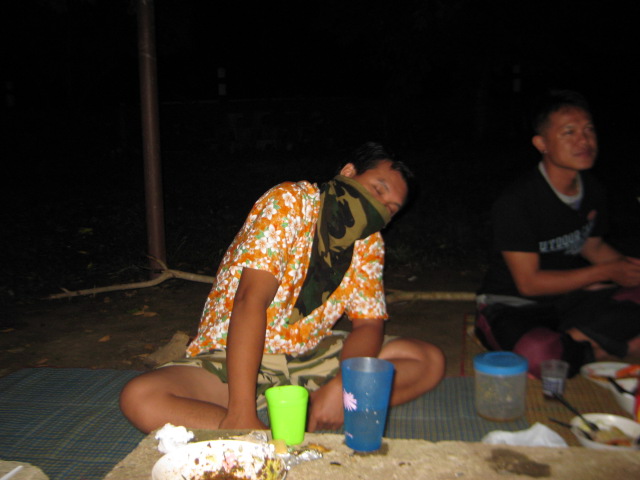 เมื่อน้าบัติหมดสภาพตอนตี2กว่าๆ นั่งหลับซะงั้น :laughing: :laughing: :laughing: :grin: