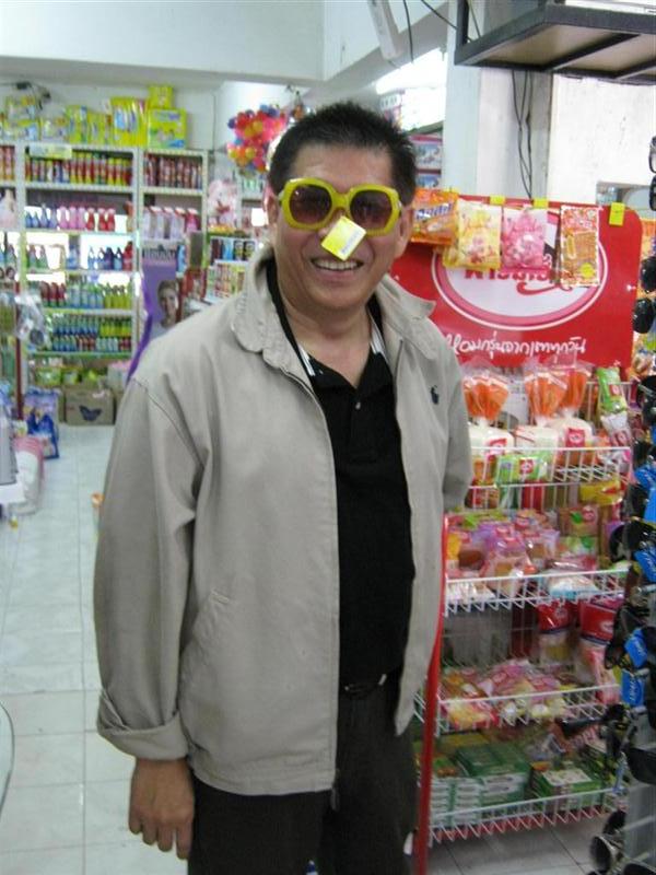 แหมถึงทับมุปุ๊บพี่เหลนช๊อบแว่นใหม่เลย :grin: