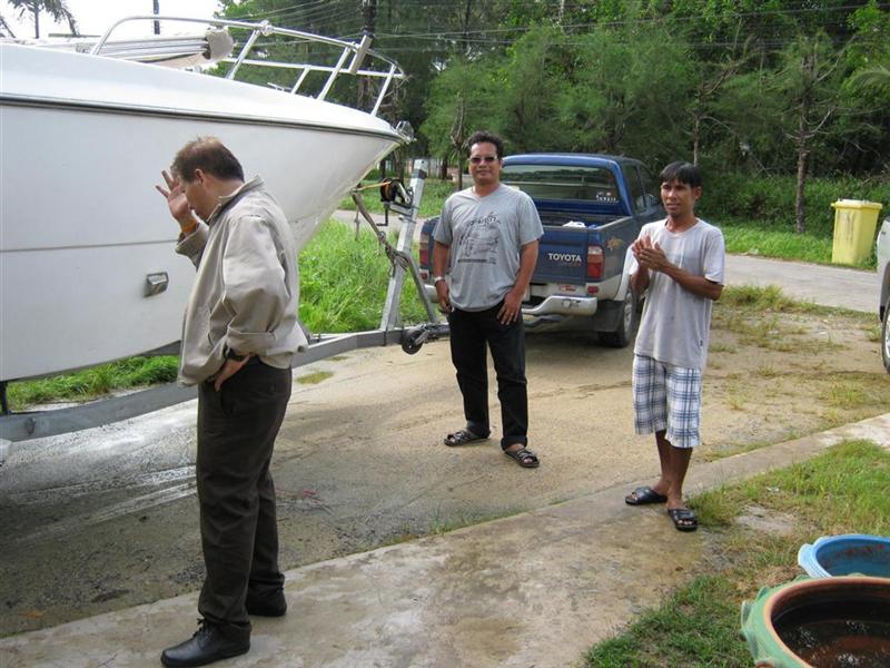เดินดูเรือเล็กกันอยู่เดินทางมาล่วงหน้าวันนึงกะหวานใจ :grin: