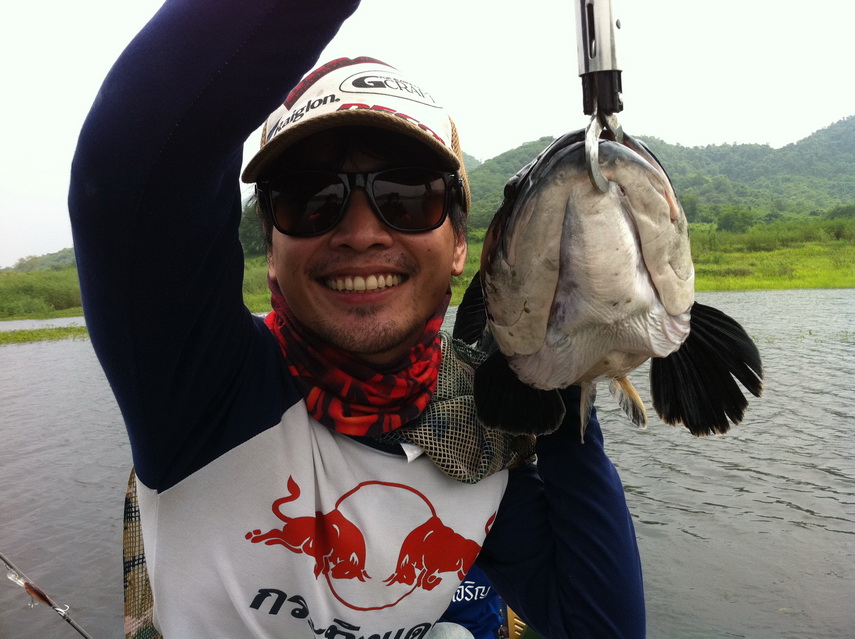 หน้าตาของผู้ชนะครับ 
ตัวนี้ตามอยู่ เกือบ 2 ชม สุดๆเลย ทั้งลม ทั้งเคี่ยว