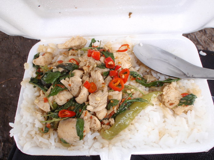 ข้าวกลางวัน........................กระเพลาไก่สุดแ