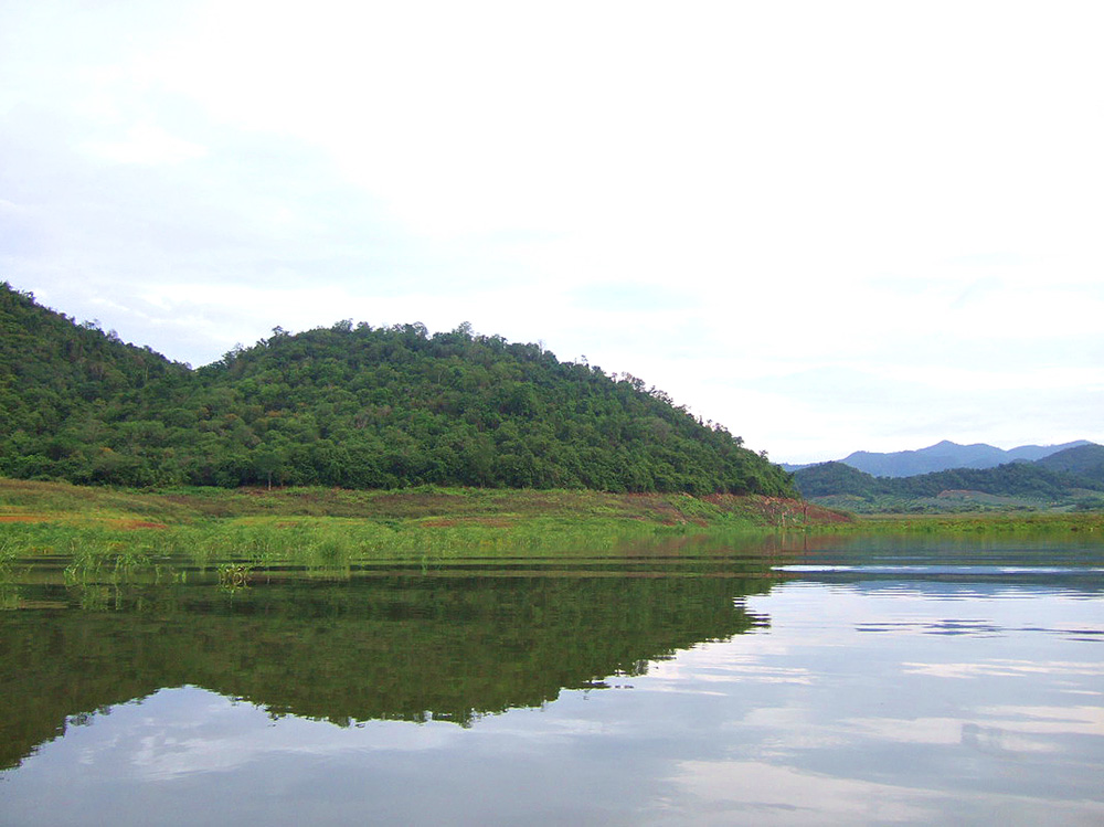  [b]เรือทั้งสามลำ ต่างมุ่งหน้าสู่หมายเด็ด ลำผมขอหลบเข้าหุบใกล้ๆก่อน เผื่อจะมีโชค[/b]