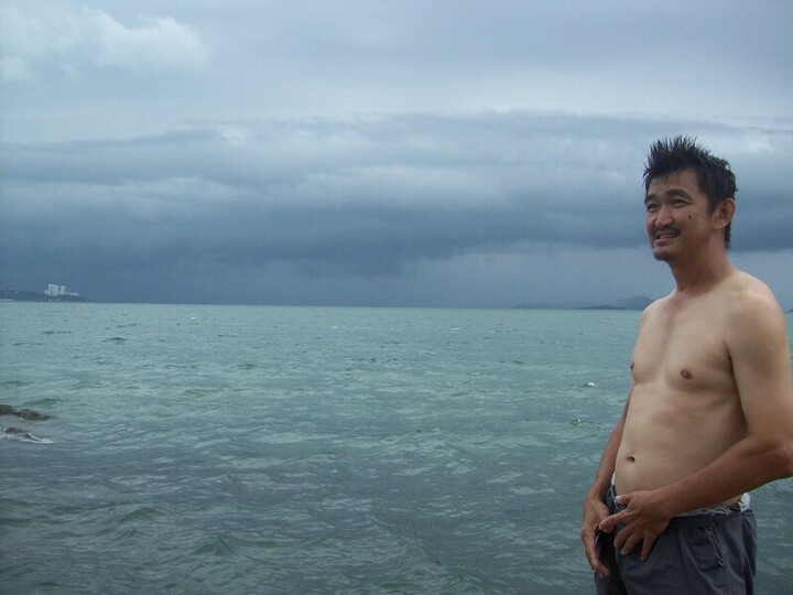 โชว์หุ่นกันหน่อย  :laughing: :laughing: :grin: