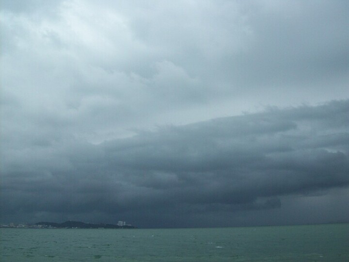 แหลมมารีฮายฝนตกแล้วครับ  :grin: