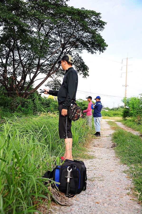 แถวตอนเรียงหนึ่งกันไปเลย ใครใคร่ตีก็ตี ส่วนโม่งขอนั่งถ่ายรุปอย่างเดียวก็พอคร๊าบบบบ :laughing: :laugh